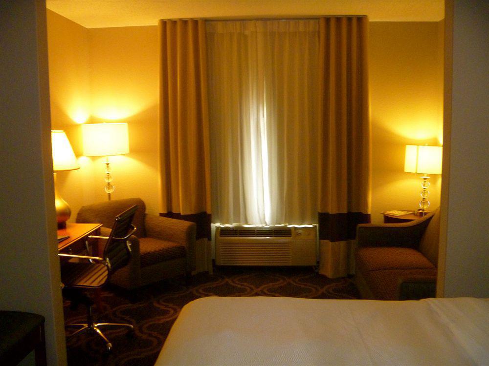 Comfort Suites Pineville - Ballantyne Area Eksteriør billede