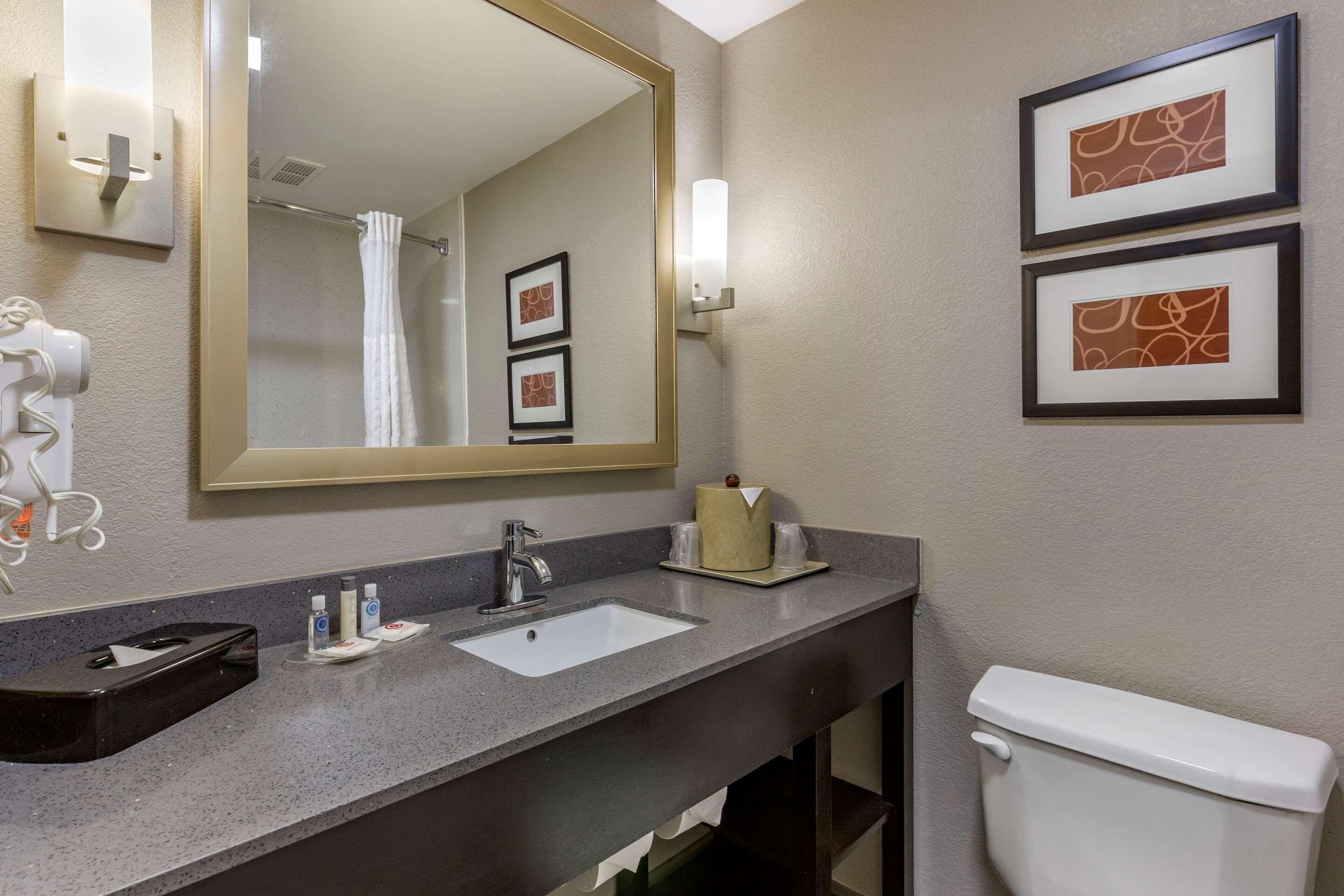 Comfort Suites Pineville - Ballantyne Area Eksteriør billede