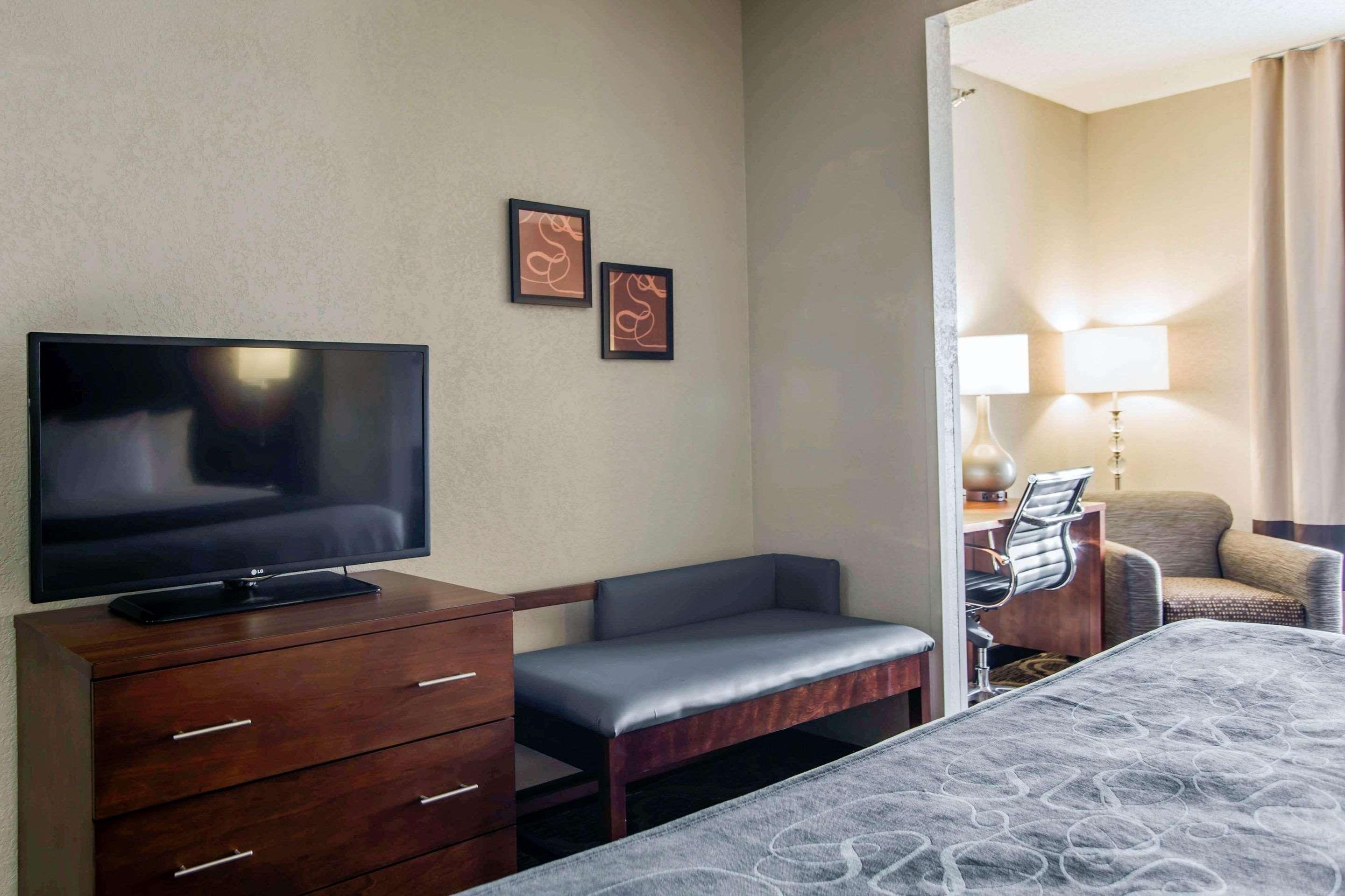 Comfort Suites Pineville - Ballantyne Area Eksteriør billede